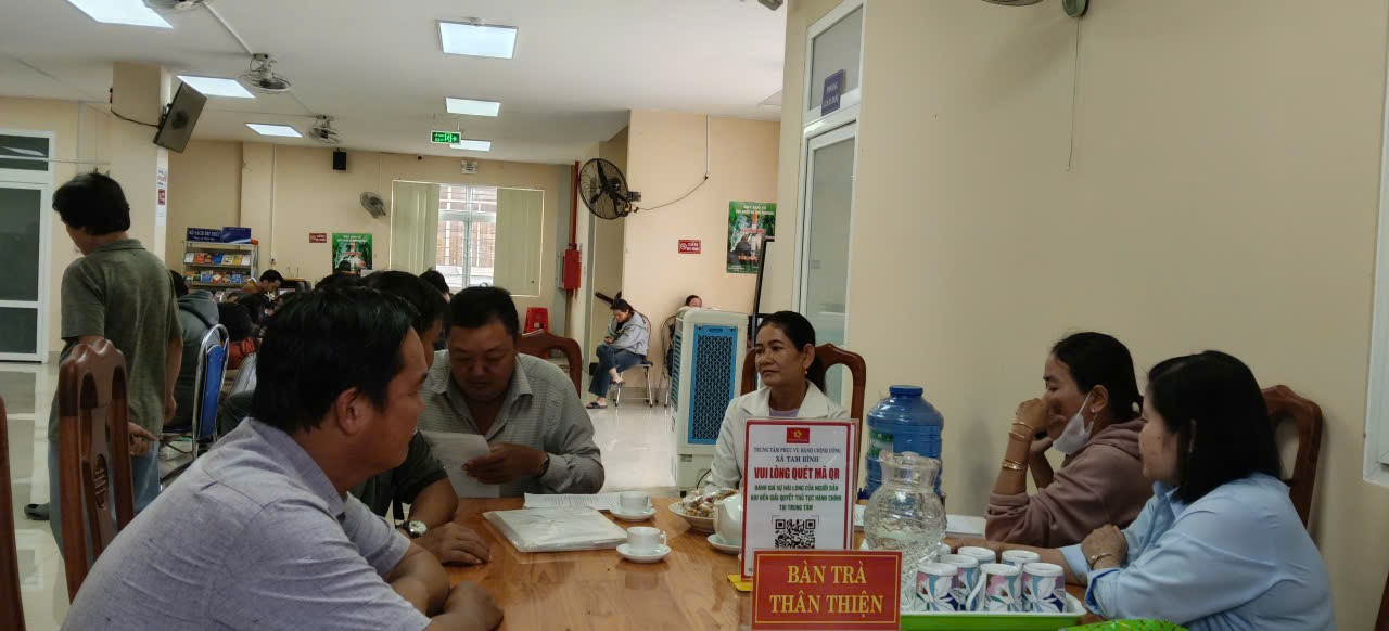 Bàn trà thân thiện – gần dân, lắng nghe dân