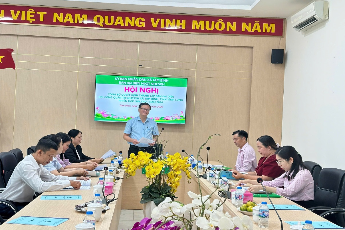 Thực hiện Nghị định số 06/2026/NĐ-CP, ngày 10/01/2026 của Chính phủ Quy định về tổ chức và hoạt động của Ngân hàng Chính sách xã hội. Chiều ngày 31/3/2026, Ủy ban nhân dân xã Tam Bình, tỉnh Vĩnh Long long trọng tổ chức Hội nghị công bố Quyết định về việc thành lập Ban Đại diện Hội đồng quản trị Ngân hàng Chính sách xã hội xã Tam Bình và Tổ chức phiên họp lần 1 năm 2026.