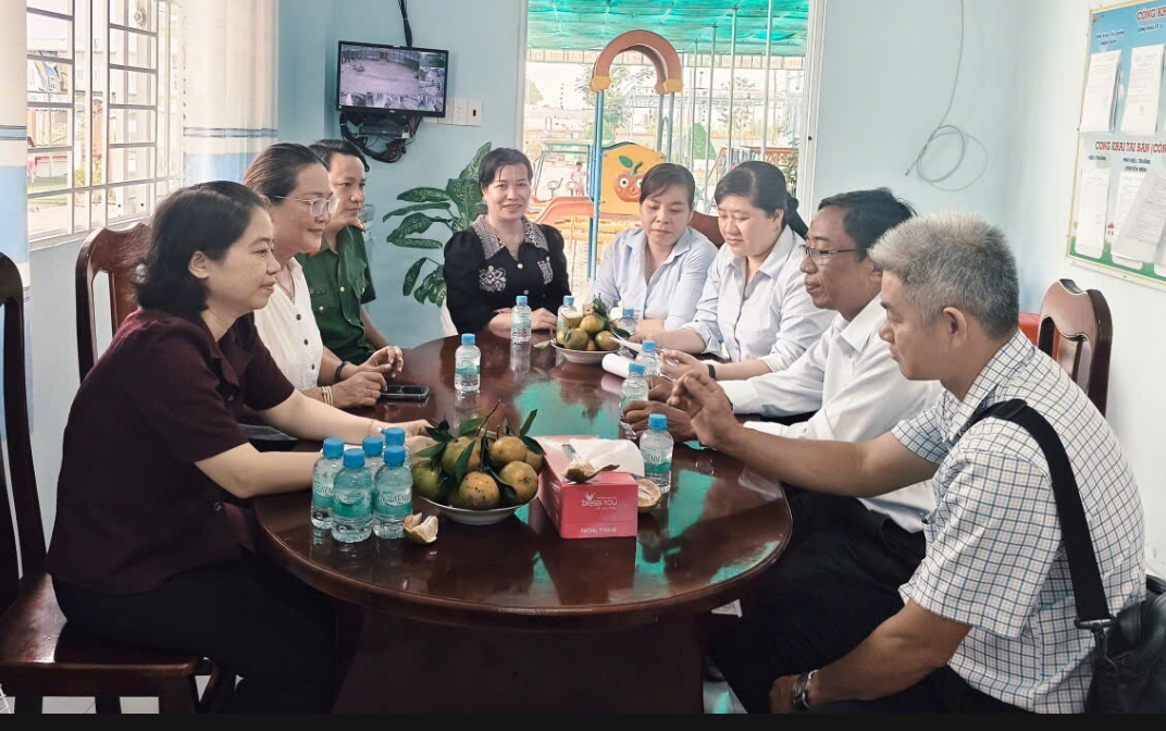 Tam Bình: Kiểm tra an toàn thực phẩm tại bếp ăn trường mầm non Hoa Hồng 