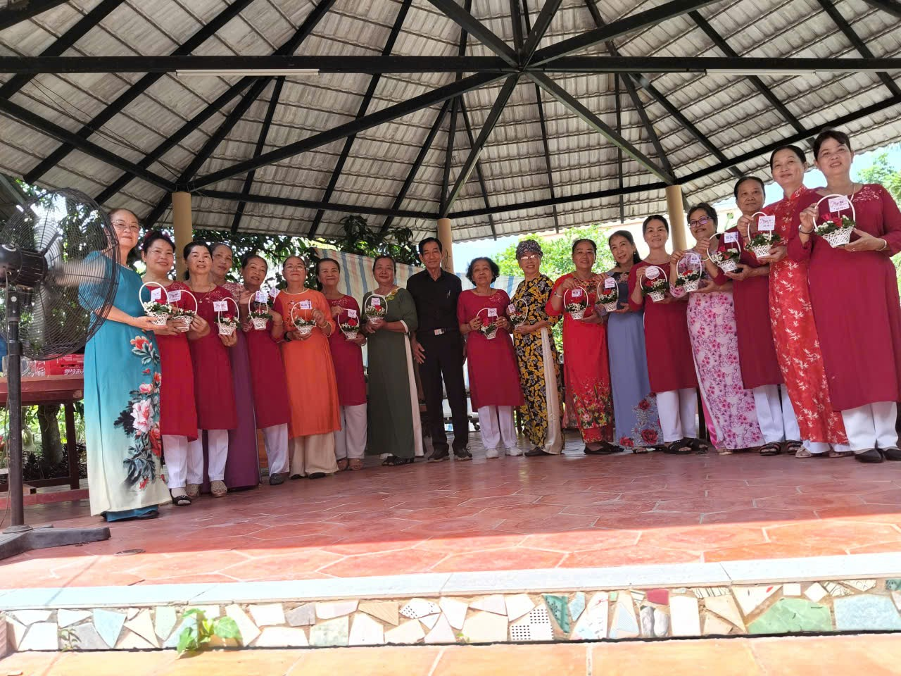 Câu lạc bộ dưỡng sinh xã tam bình hưởng ứng ngày phụ nữ việt nam 20/10/2025