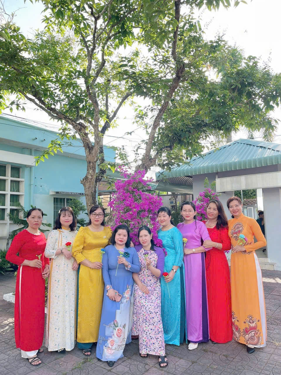 Hưởng ứng "Tuần lễ Áo dài , Áo bà ba Việt Nam" nhân kỷ niệm  95 năm thành lập Hội liên hiệp Phụ nữ Việt Nam